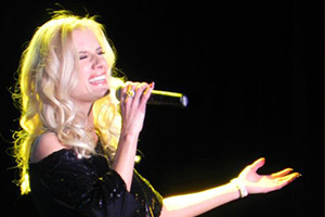 Faith Hill Impersonator